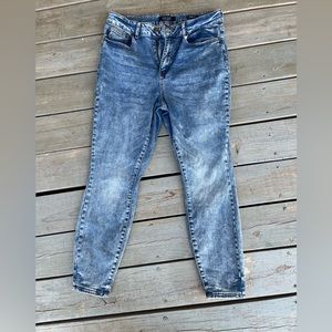 Judy Blue Acid Wash 16W Skinny Jeans